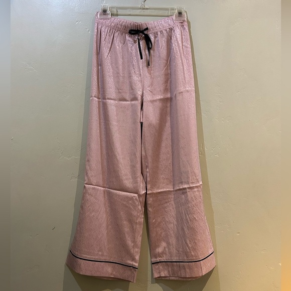 BCBGMAXAZRIA Shimmering Pink Satin Pajama Set Women’s Size Large - Picture 4 of 9